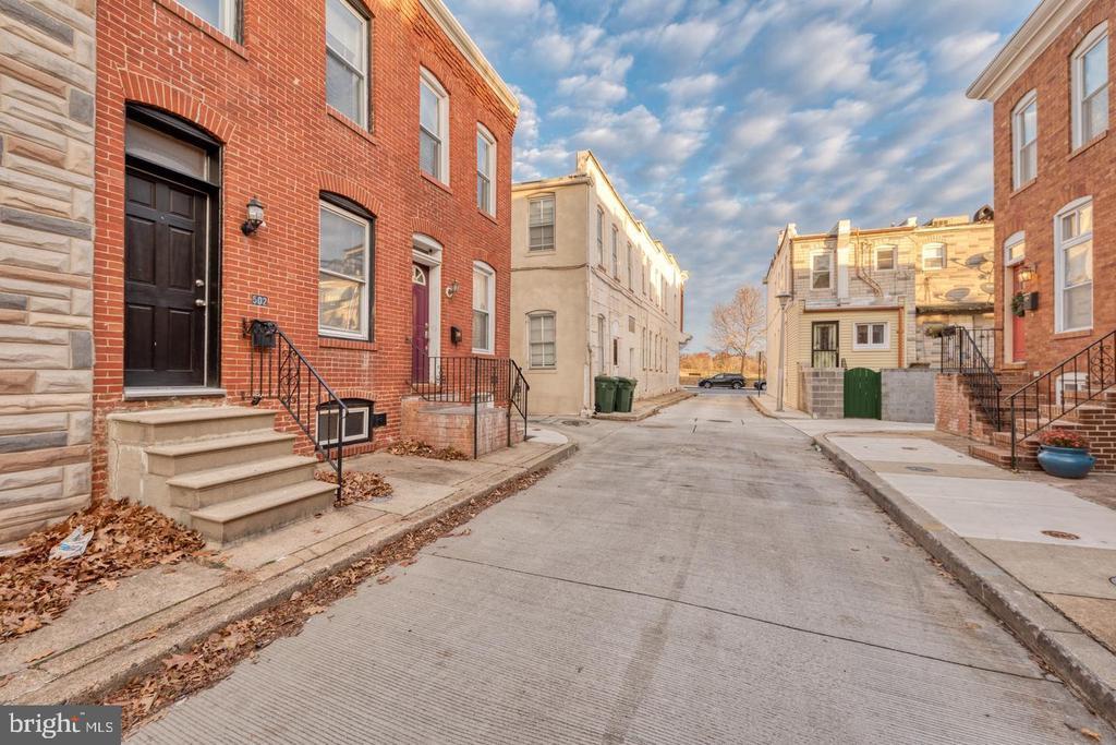 Primary Photo - 502 S Glover St