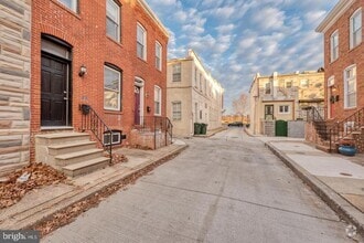 Building Photo - 502 S Glover St