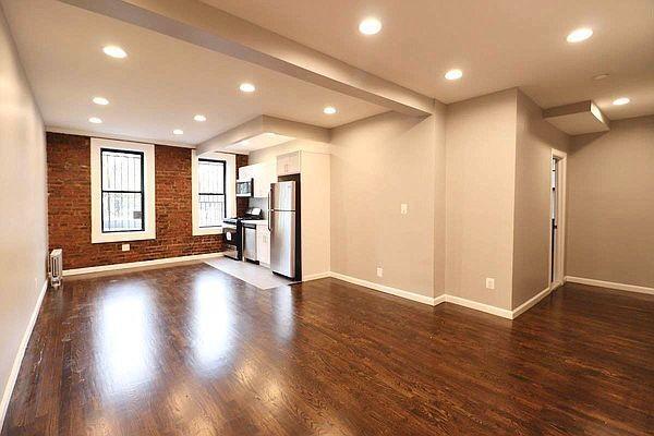 Foto del edificio - 3 bedroom in BRONX NY 10462