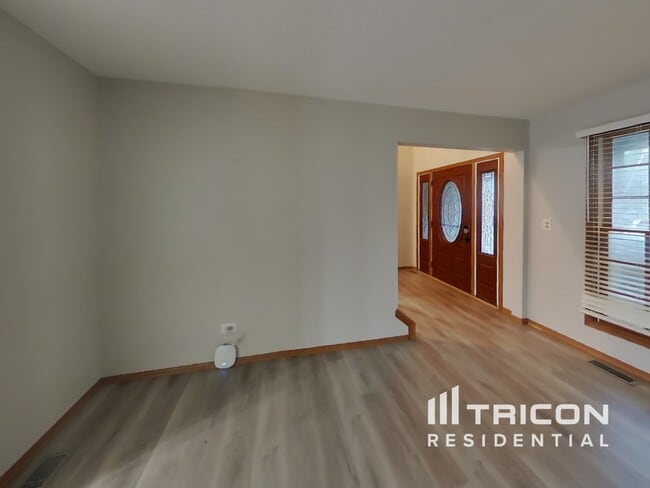 Building Photo - 4955 Vermette Cir