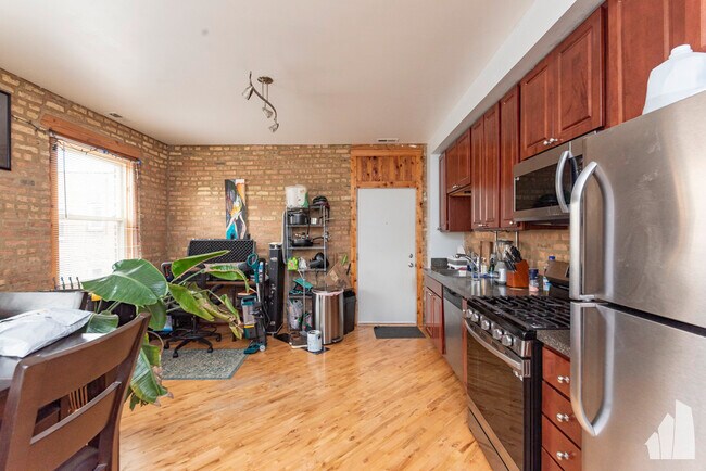Building Photo - 1622 W Columbia Ave