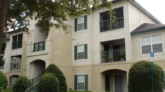 Foto del edificio - 712 Crest Pines Dr