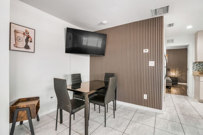 Photo - 202 N Fremont Ave Apartment