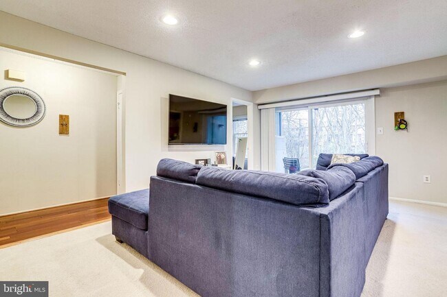 Building Photo - 7761 Inversham Dr