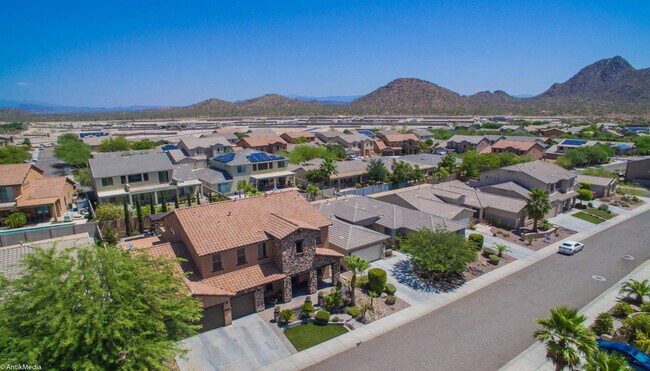 Building Photo - Gorgeous 5 bed 3.5 bath 3 car garage home,...
