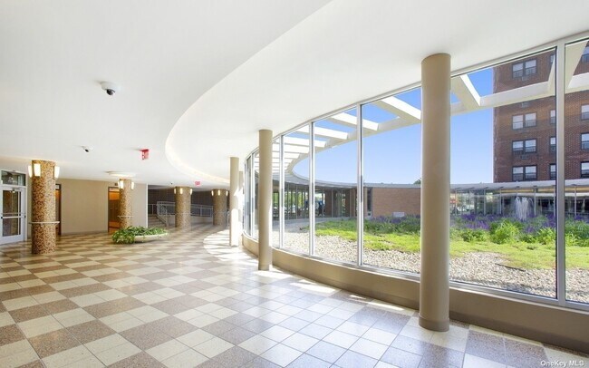 Foto del edificio - 96-02-96-57 57th Ave