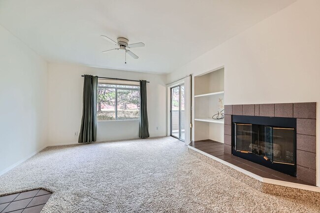 Foto del edificio - 2 Bed, 2 bath in Quiet Community. New HVAC, New Flooring. Community pool and clubhouse access inc...