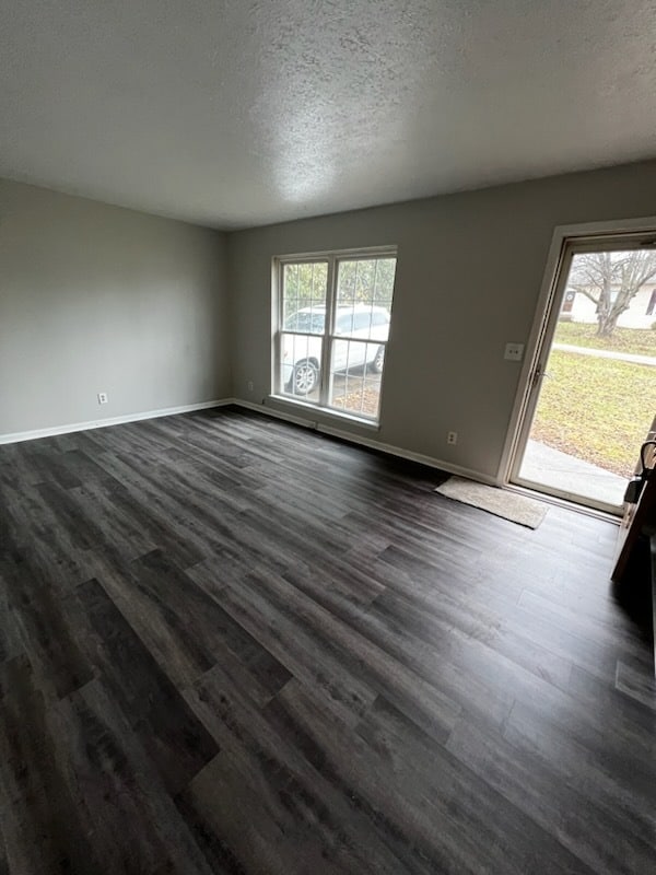 Foto del edificio - 5505 Baywood Dr