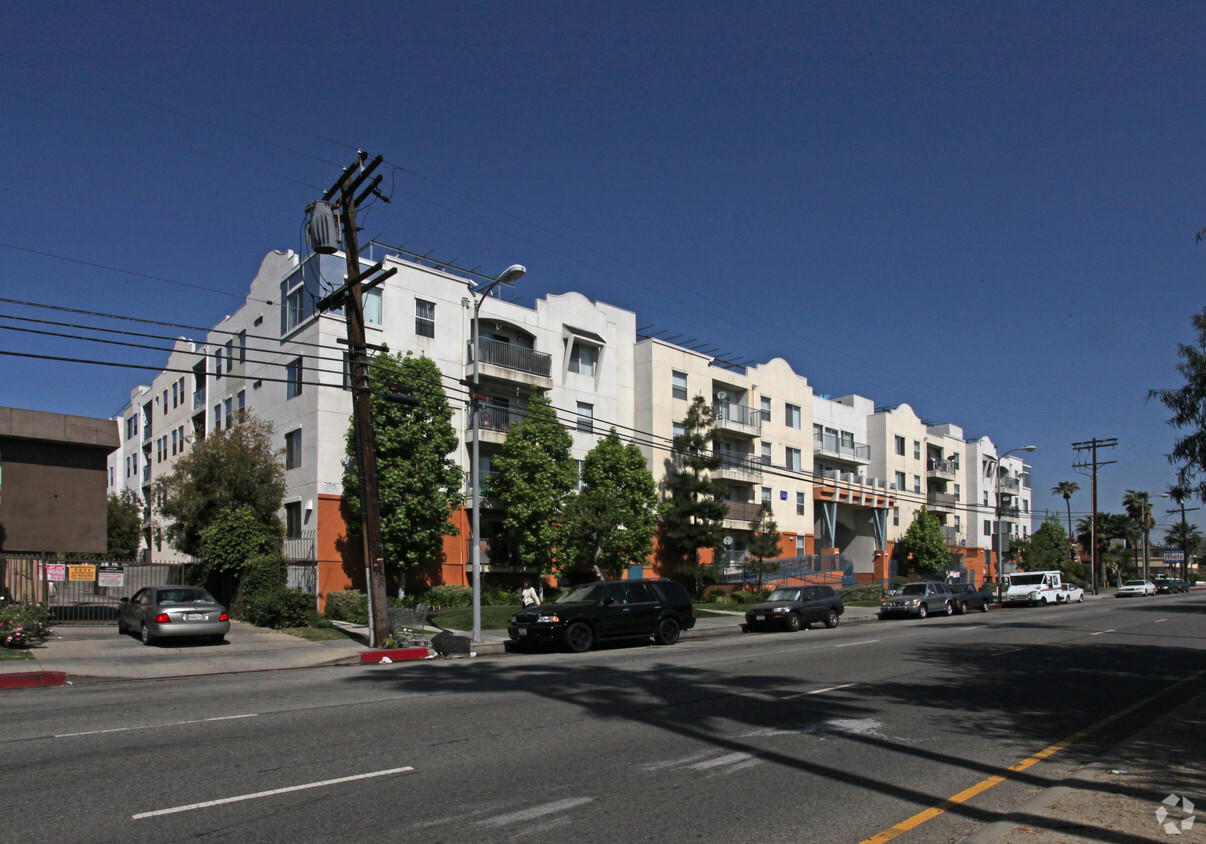 Primary Photo - Apple Tree Apartments