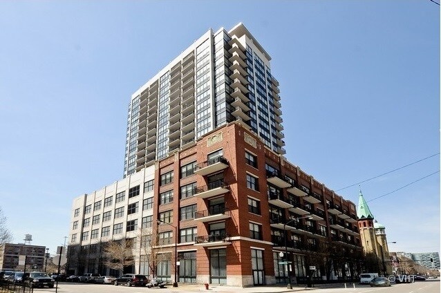Building Photo - 210 S Desplaines St