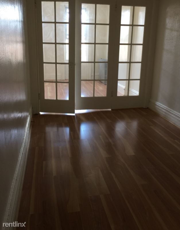 Foto del edificio - 1818 Centre St