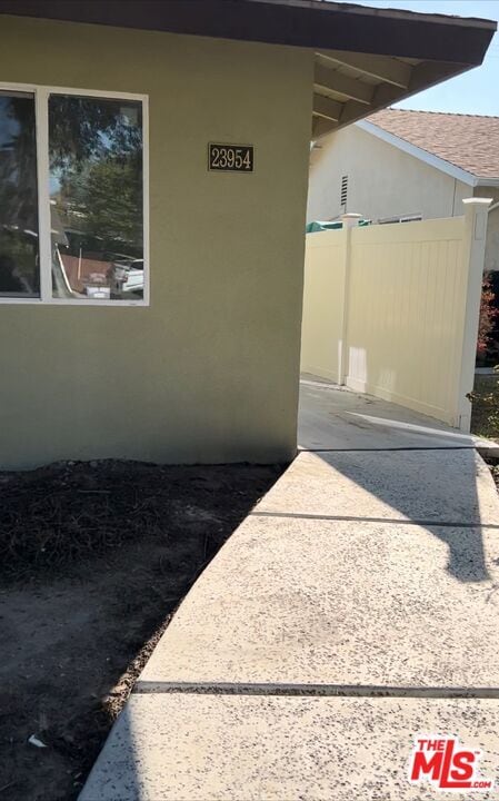 Primary Photo - 23954 Hartland St