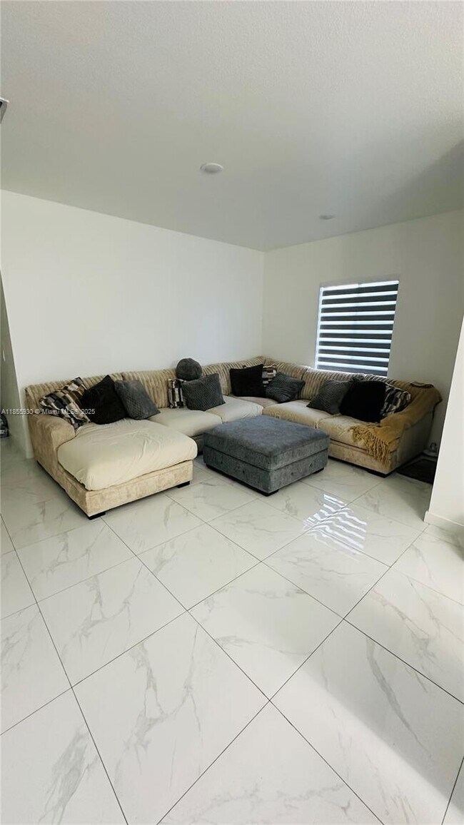 Foto del edificio - 3161 NW 69th St