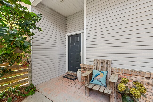 Foto del edificio - 1224 Deerwood Dr