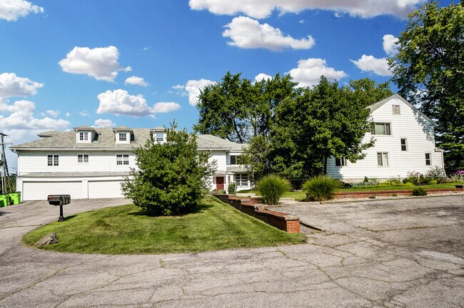 Frente - 1750 Shawnee Rd
