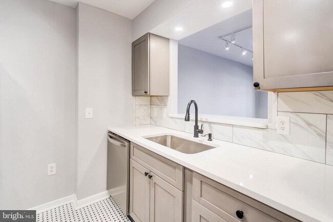 Building Photo - 2111 Wisconsin Ave NW