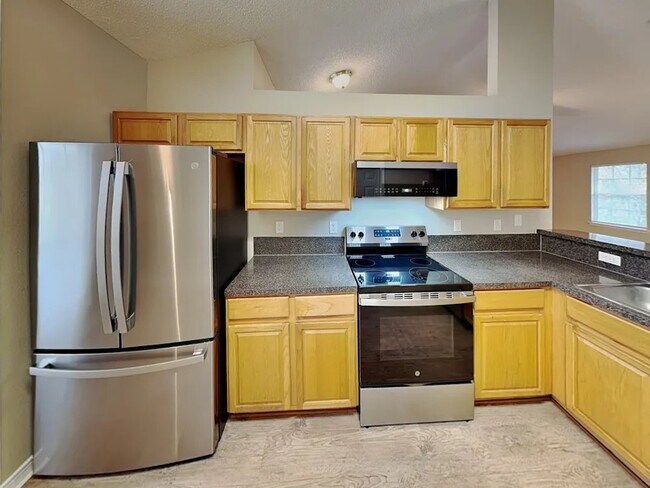 Building Photo - 15582 Moss Hollow Dr