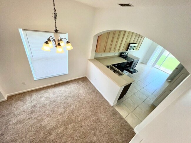 Building Photo - Remodeled Kitchen!! Wonderful Avalon Park-...