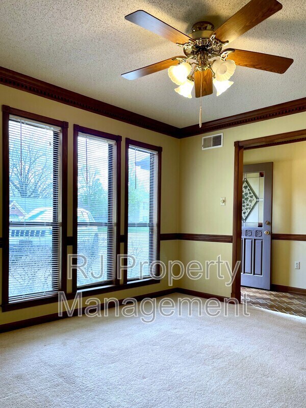 Foto del edificio - 421 Griffon Dr