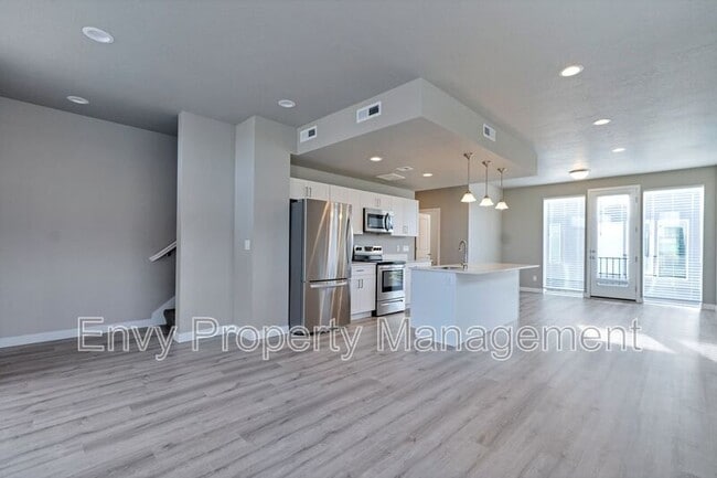Building Photo - 1666 S 225 W