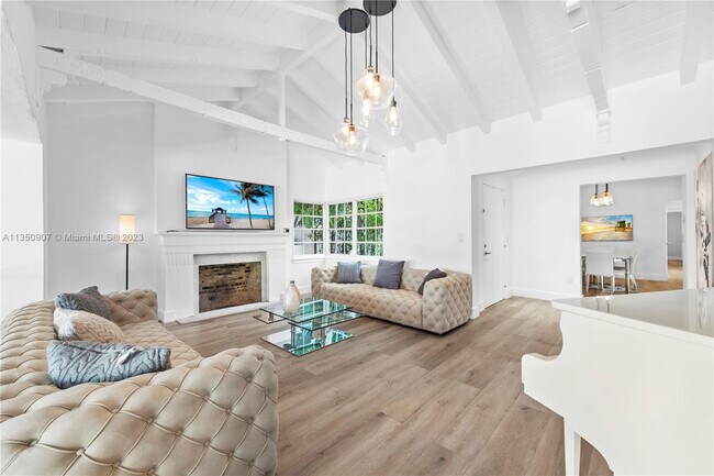 Building Photo - 253 N Coconut Ln