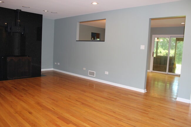 Building Photo - 10 Crestview Dr