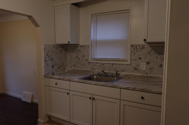Foto del edificio - 8893 Patton St