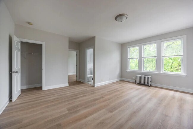 Building Photo - 2600 N Kimball Ave