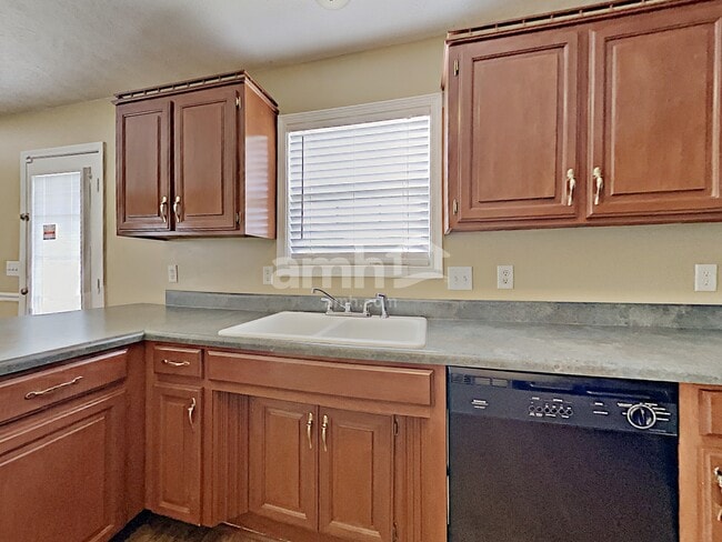 Building Photo - 1103 Bolton Dr