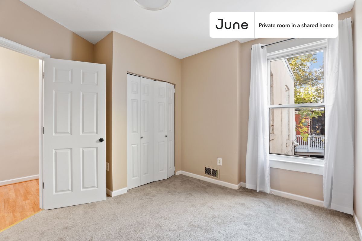 Primary Photo - Private bedroom in 4 bed/2.5 bath Home