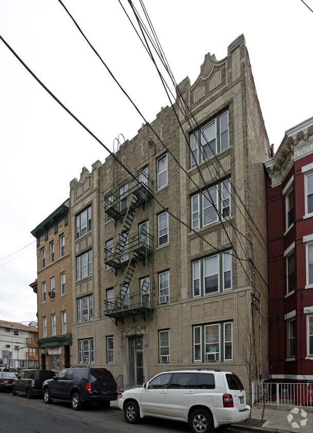 Building Photo - 384 Baldwin Ave