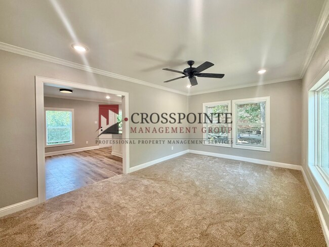 Building Photo - Newly Renovated 2 Bedroom, 1 Bathroom Home!