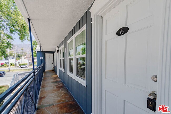 Foto del edificio - 938 W Glenoaks Blvd
