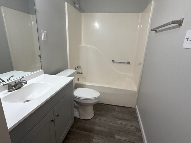 Building Photo - 9 Howlett Cv