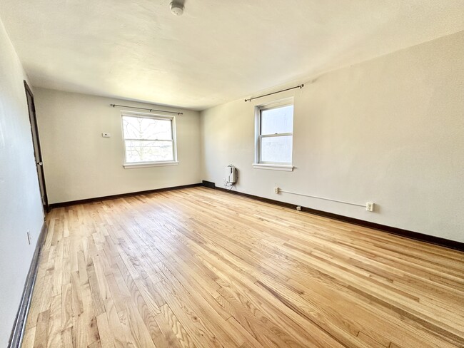 Building Photo - 113 Delafield Ave