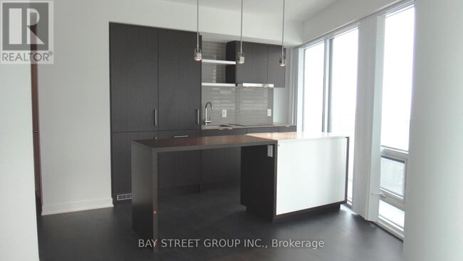 Building Photo - 88 Harbour St