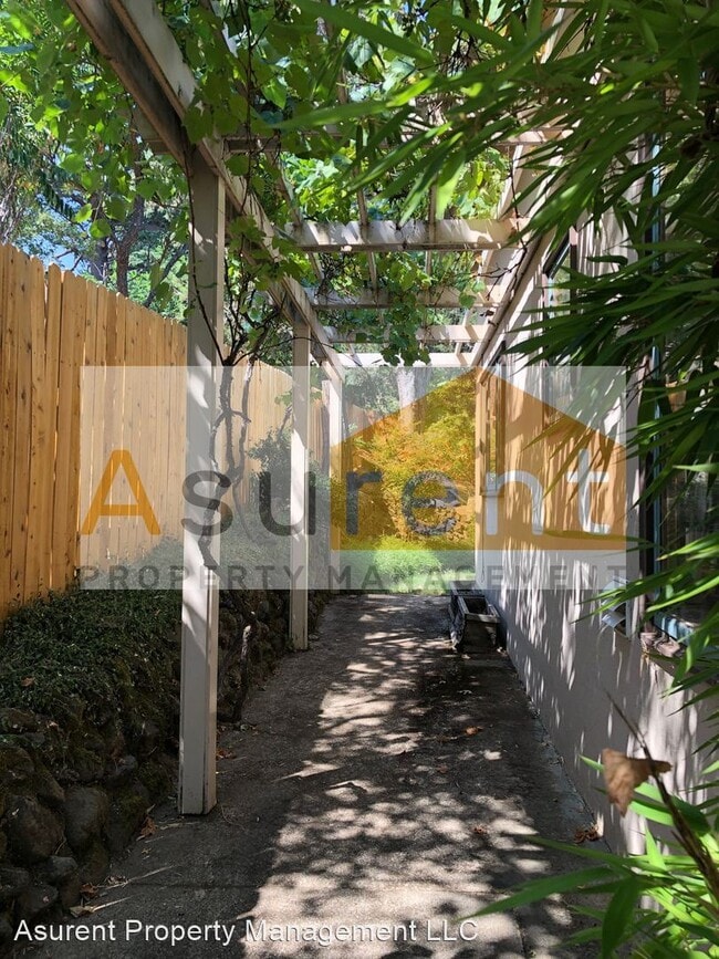 Building Photo - 3 br, 2 bath House - 555 Liberty