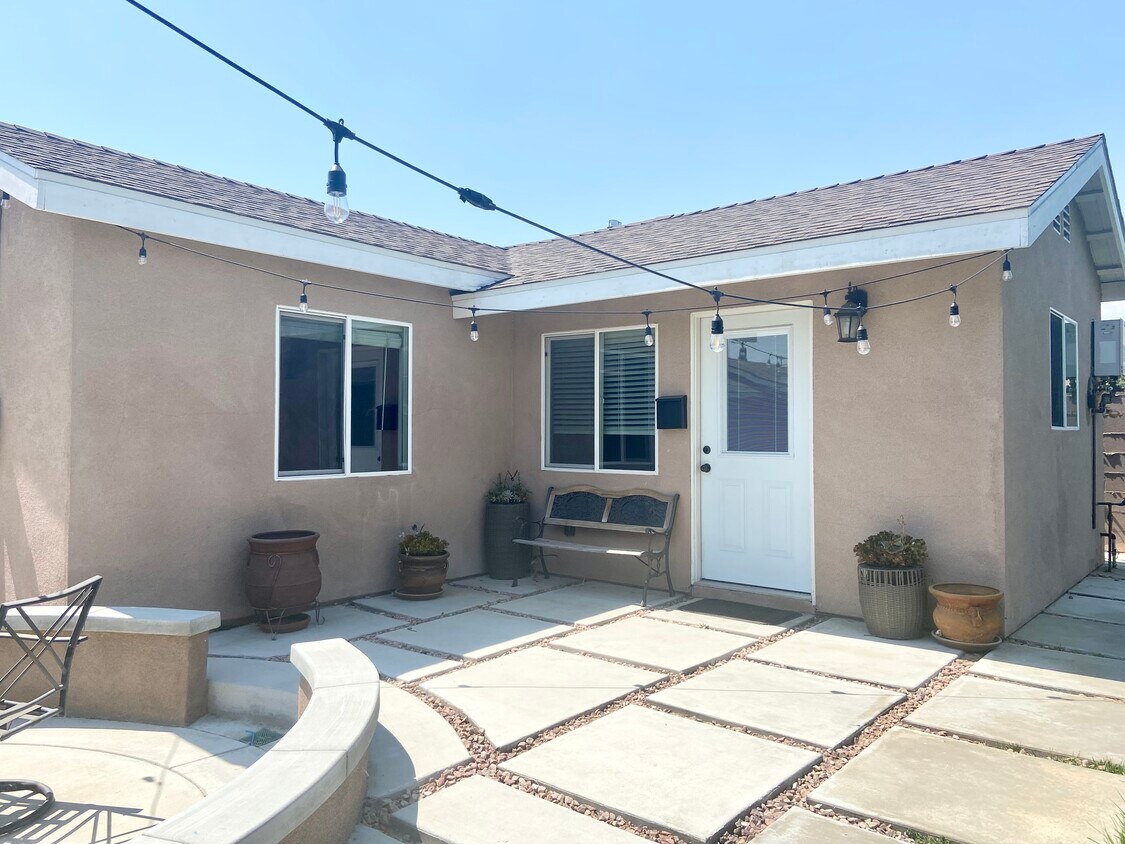 Primary Photo - 1607 E Banyan Ct