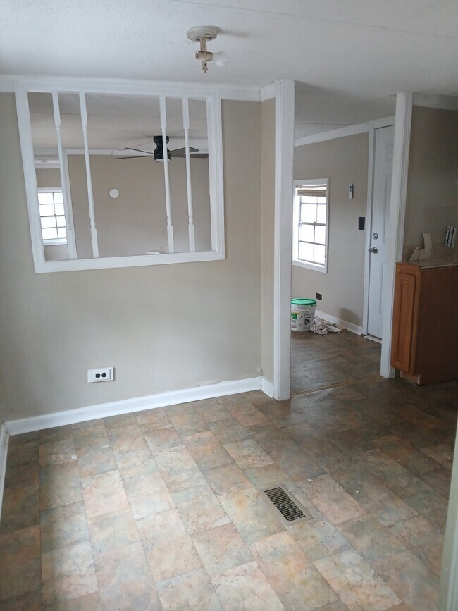 Foto del edificio - 1025 David Austin Rd