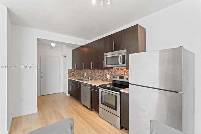 Foto del edificio - 7135 Collins Ave