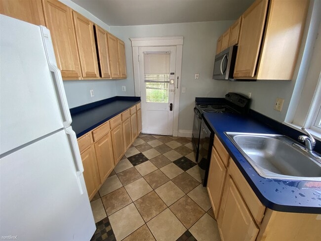 Building Photo - 6 br, 2 bath House - 504 Walnut St