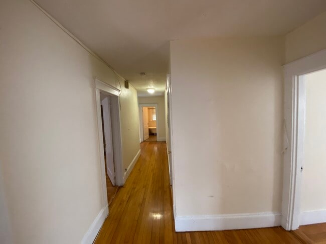 Building Photo - 10 Barrows St