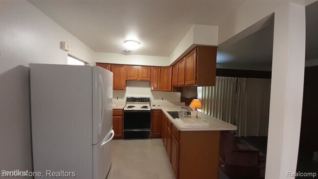 Foto del edificio - 3 br, 1.5 bath House - 25227 Saint Clement Dr