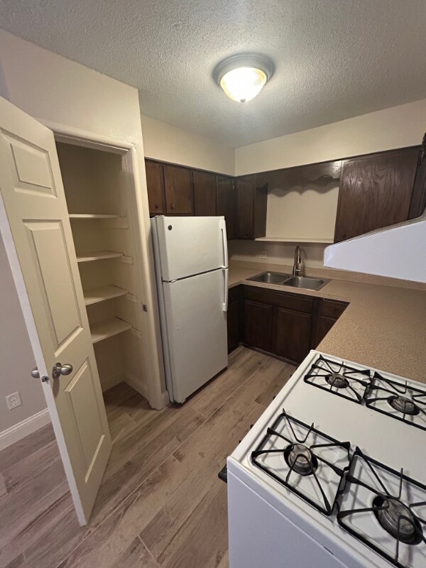 Foto del edificio - 7100 Van Dorn St