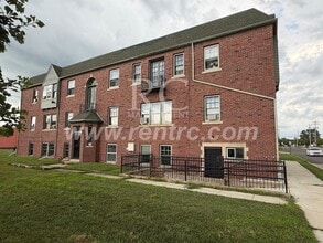 Building Photo - 210 E Walnut St