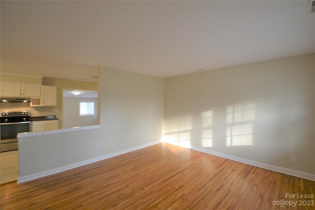Building Photo - 3751 Seaman Dr