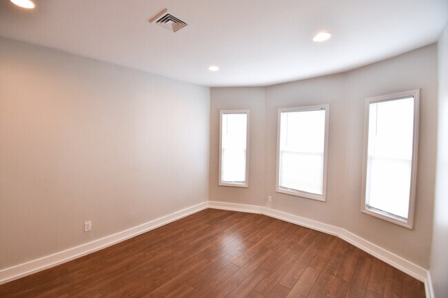 Building Photo - 5 Blackinton St