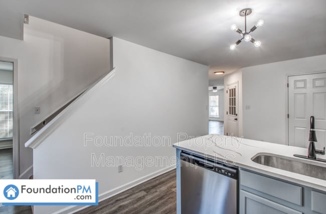 Building Photo - 484 High Point Terrace