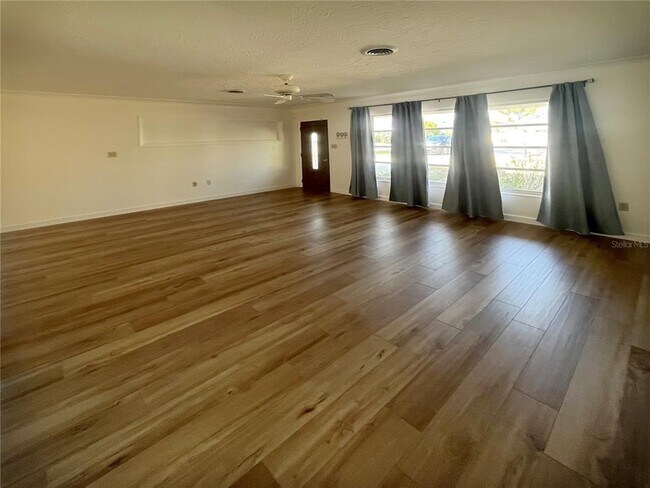 Foto del edificio - 5908 Murdock Ave