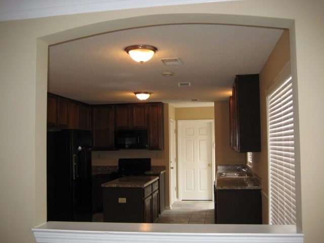 Building Photo - 7562 Sandy Brook Cv